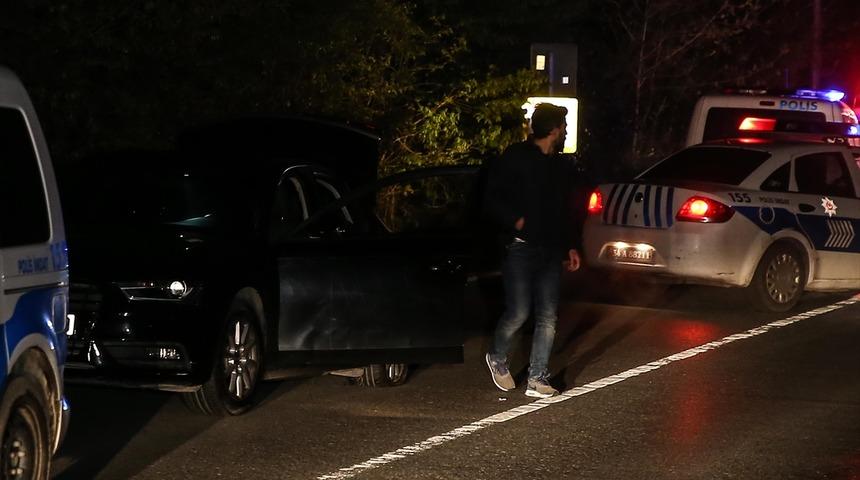 Sarıyer&rsquo;de denetimden ka&ccedil;an otomobil polise &ccedil;arptı