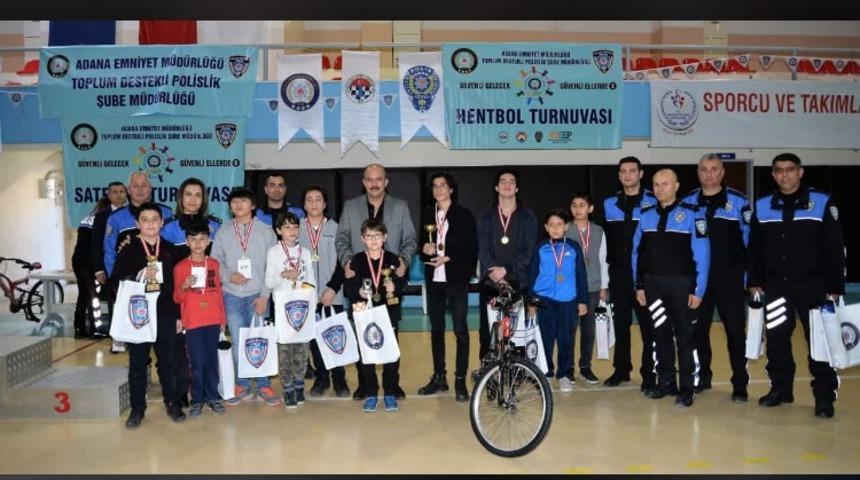 Polisten satran&ccedil; turnuvası