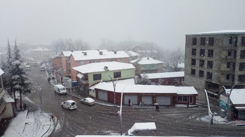 &Ccedil;ukurca beyaza b&uuml;r&uuml;nd&uuml;