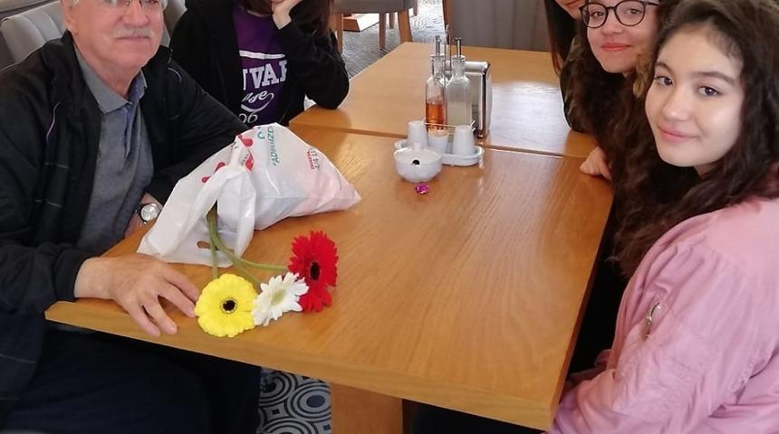 &Ouml;ğrencilerden alkışlanacak davranış