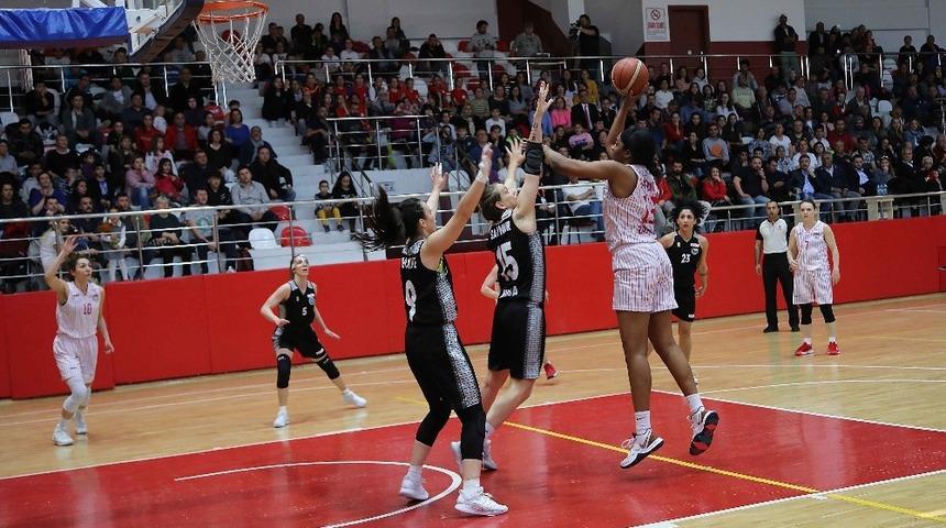 Potanın perileri play-off&rsquo;a moralli başladı