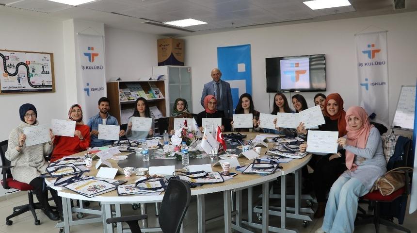 Üniversiteliler ’İş Kulübü’ ile iş hayatına hazır