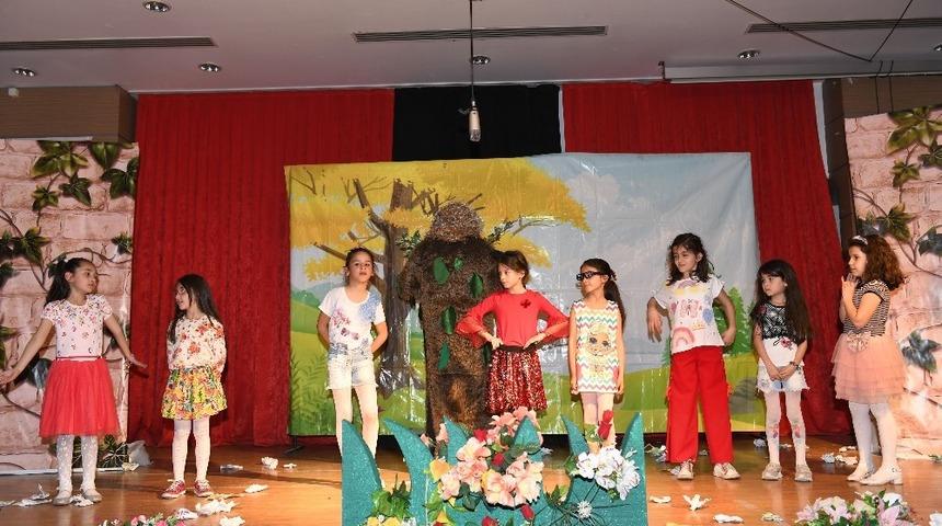 Çiğli’de 23 Nisan şenliği tiyatro ile devam etti