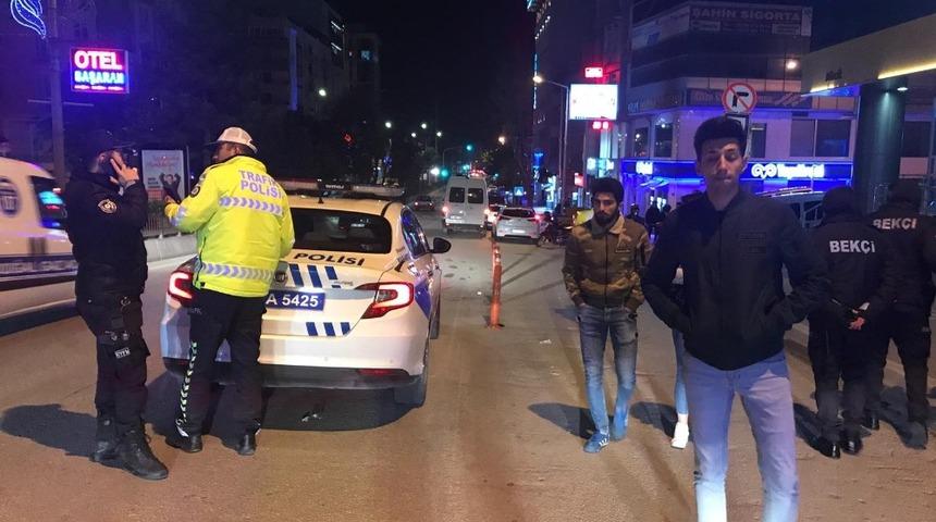 Yaya geçidinde motosiklet çarptı