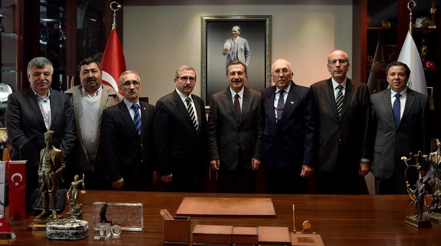 Başkan Ata&ccedil;&rsquo;a tebrik ziyaretleri s&uuml;r&uuml;yor