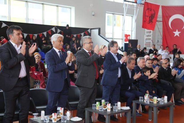 Şehir Hastanesi’nde kalan çocuklar, 23 Nisan coşkusunu doyasıya yaşadı