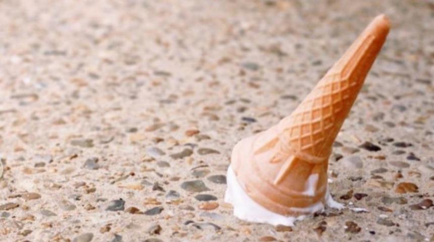 Yere d&uuml;şen bir şeyi yemek zararlı mı?