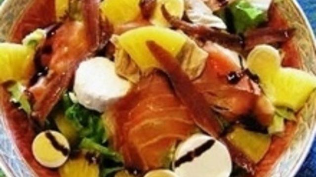 Acılı Somon Salatası