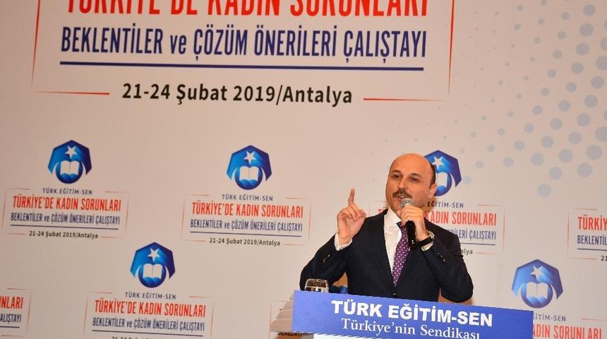 T&uuml;rk Eğitim-Sen Genel Başkanı Geylan: &ldquo;23 Nisan; &ccedil;ocuklarımızın &ouml;zg&uuml;rce koşup oynayabildiği bir bayram olmalıdır&rdquo;