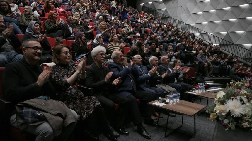 Büyükşehir Çocuk Korosu büyüklere taş çıkarttı