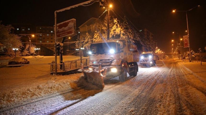 Bitlis’te Nisan karı 80 köy yolunu ulaşıma kapattı