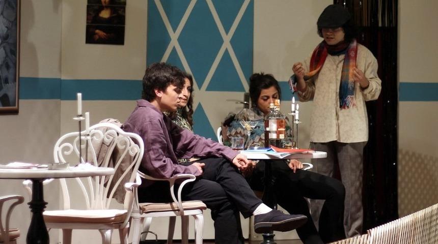 Geleceğin hekimleri &rsquo;Kaos Teorileri&rsquo; oyununu sahneledi