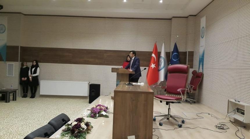 T&uuml;rk Dili ve Edebiyatı B&ouml;l&uuml;m&uuml; &Ouml;ğrencilerinden Şiir Dinletisi