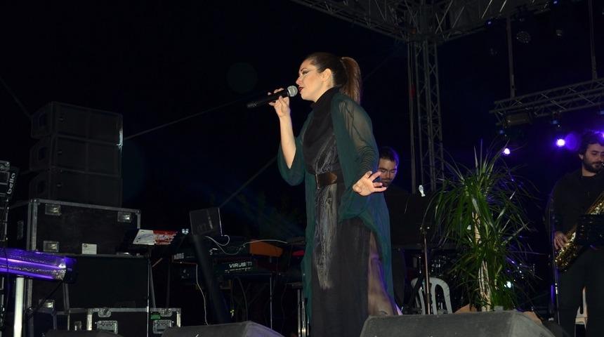 Didim Vegan Festivalinde Derya Uluğ sahne aldı