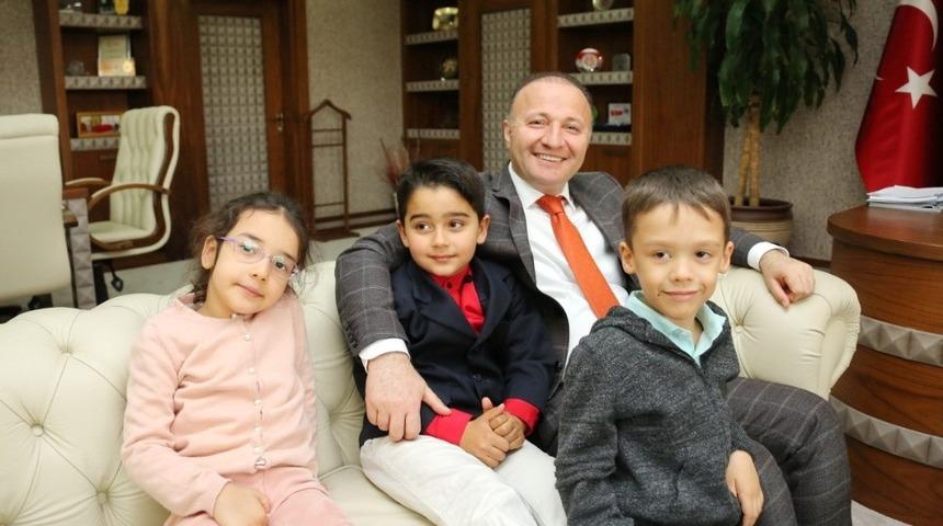 Miniklerden Rektör Ünal’a ziyaret