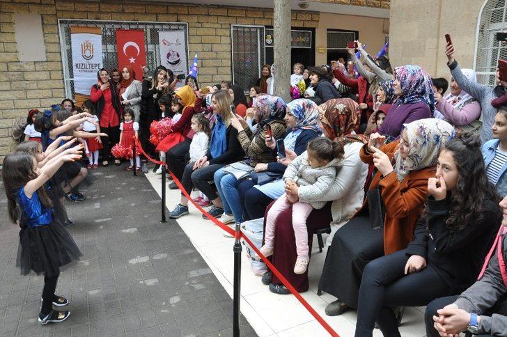 5 yaşındaki Cemrenur, İstiklal Marşı’nı okurken gözyaşlarına boğuldu G3