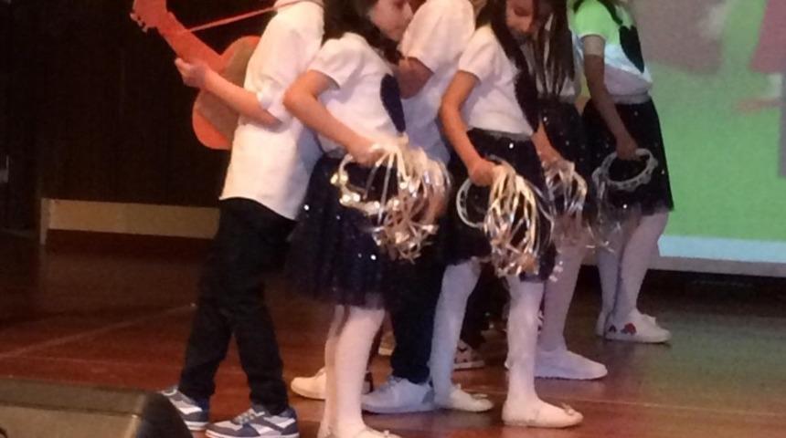 TOKİ İlkokulu 23 Nisan&rsquo;ı b&uuml;y&uuml;k coşkuyla kutladı