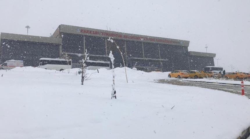 Y&uuml;ksekova&rsquo;da u&ccedil;ak seferli karşılıklı iptal edildi