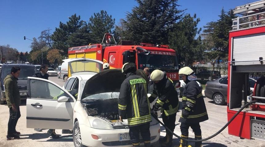 Isparta’da araç yangını