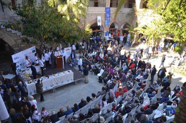 Kuşadası’nda ’Uluslararası Dünya Gözünden Türk Mutfağı’ yemek yarışması düzenlendi G4