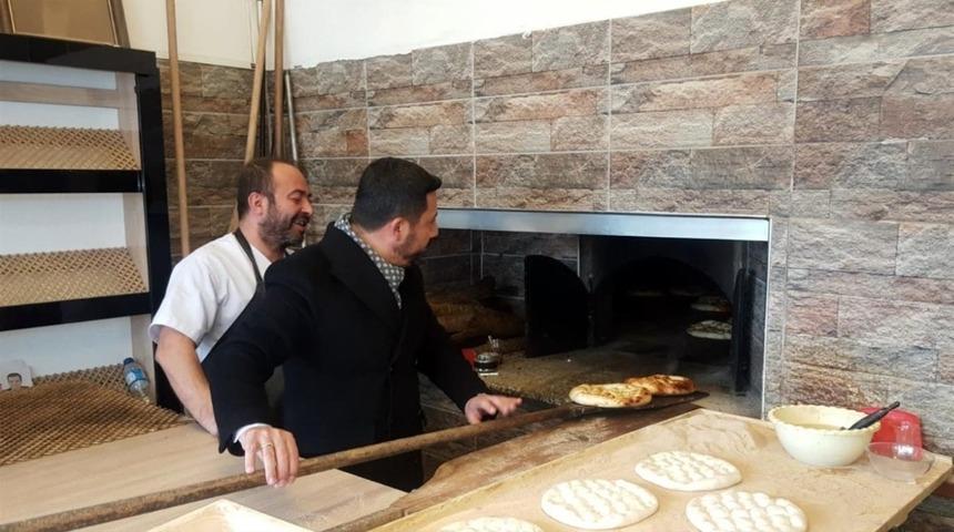 Başkan Arı, g&uuml;ne esnaf ziyaretleriyle başladı