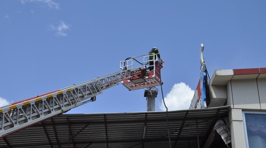 Lokantadaki yangın korkuttu
