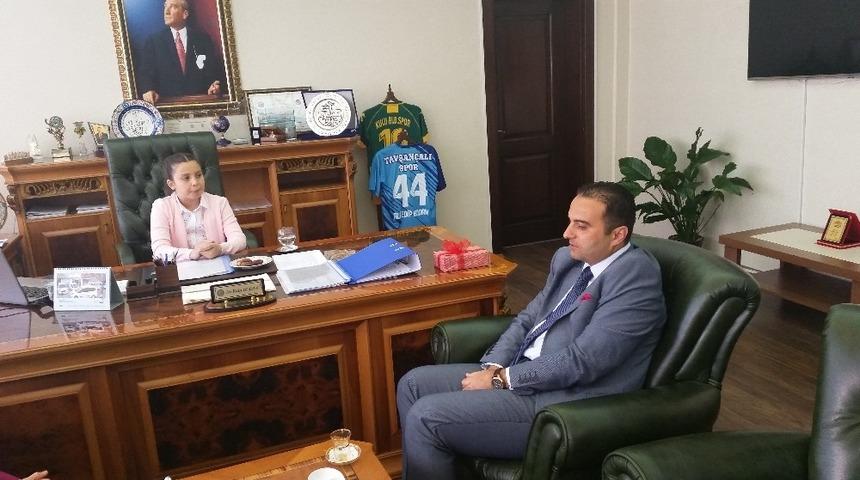 Kulu kaymakamı makam koltuğunu ilkokul &ouml;ğrencisine devretti