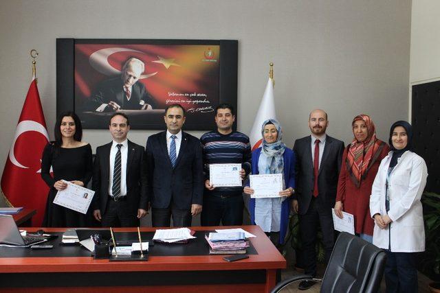 Karaman’da başarılı sağlık personeline başarı belgesi verildi