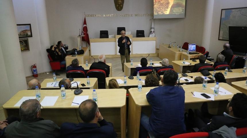 Burhaniye&rsquo; de Kuzey Ege Arkeoloji Araştırma ve Uygulama Merkezi paneli d&uuml;zenlendi