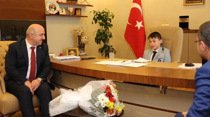 Başkan Bıyık, koltuğu devretti