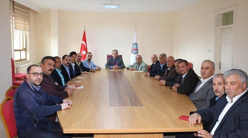Kaymakam Pişkin mahalle muhtarlarıyla bir araya geldi