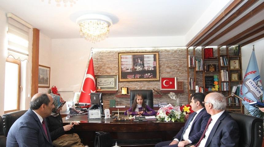 Milli Eğitim M&uuml;d&uuml;r&uuml; Salih Kaygusuz, 23 Nisan&rsquo;da makamı Rahime Nur G&uuml;ll&uuml;ce&rsquo;ye devretti