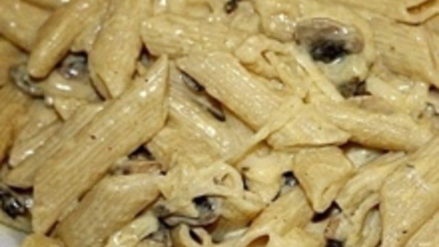 Köri Soslu Tavuklu Makarna