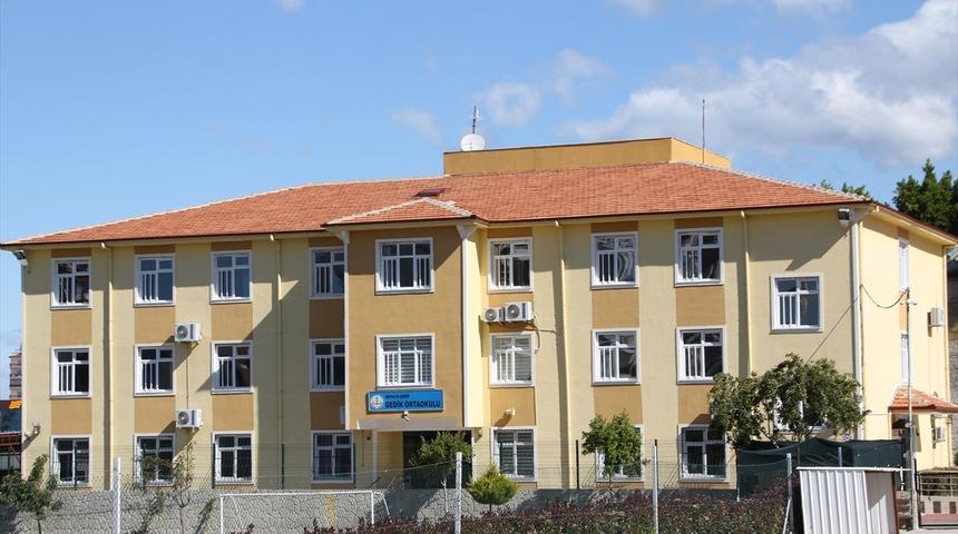 Antalya'da Hz. İsa olduğunu söyelyen İngilizce öğretmeni açığa alındı!