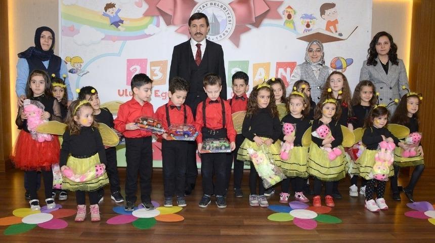 Başkan Kılca, &ouml;ğrencilerin 23 Nisan coşkusuna ortak oldu