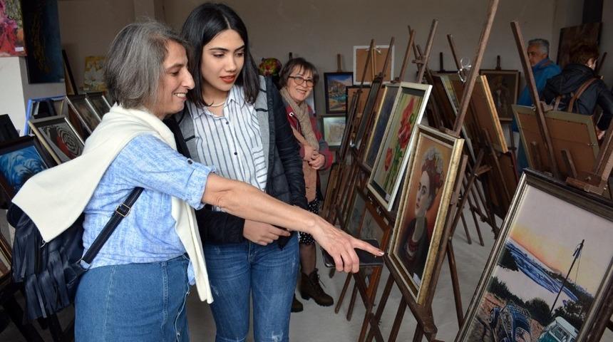 Kursiyerlerin eserleri g&ouml;r&uuml;c&uuml;ye &ccedil;ıktı