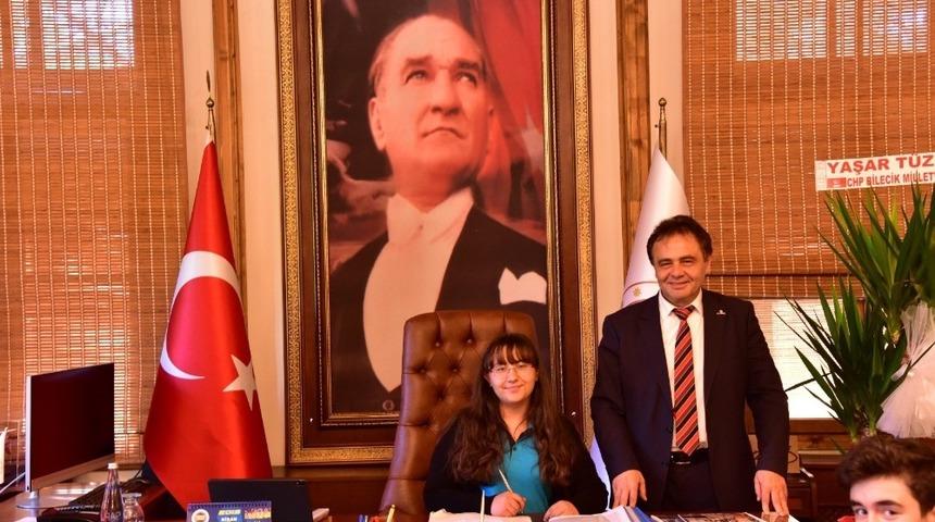 Başkan Şahin, koltuğunu devretti