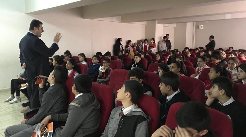 Hakkari&rsquo;de 500 &ouml;ğrenciye mesleki eğitim tanıtıldı