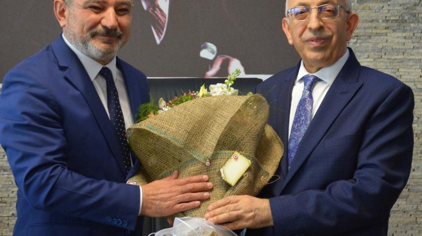 &Ccedil;OM&Uuml; Rekt&ouml;r&uuml; Prof. Dr. Sedat Murat, g&ouml;reve başladı