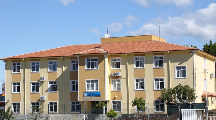 Öğrencilere, Hz. İsa'nın ruhunun içine girdiğini söyleyen öğretmen açığa alındı