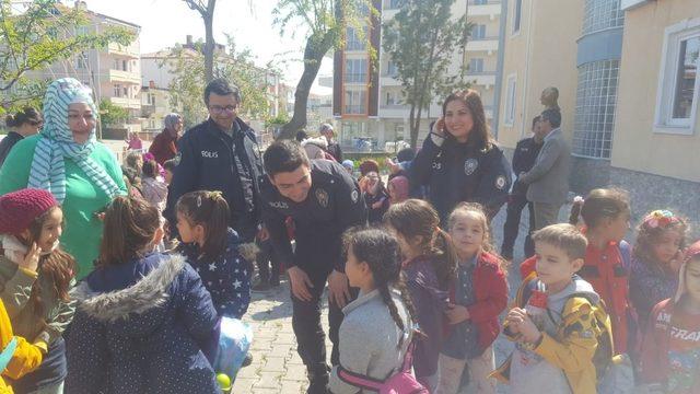 Görme engelli çocuklara ‘Çikolata’ etkinliği