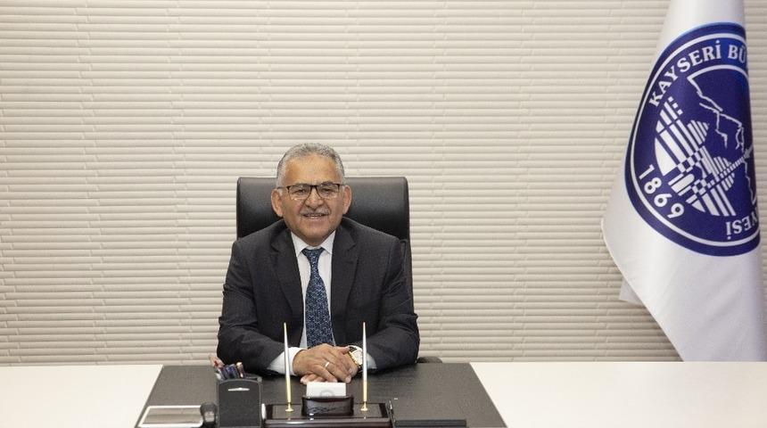 Başkan B&uuml;y&uuml;kkılı&ccedil;&rsquo;tan &ccedil;ocuklara 3 armağan