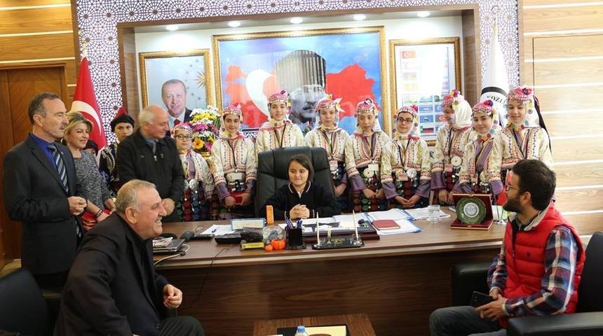 23 yıllık futbol hakeminin kızı belediye başkanı oldu