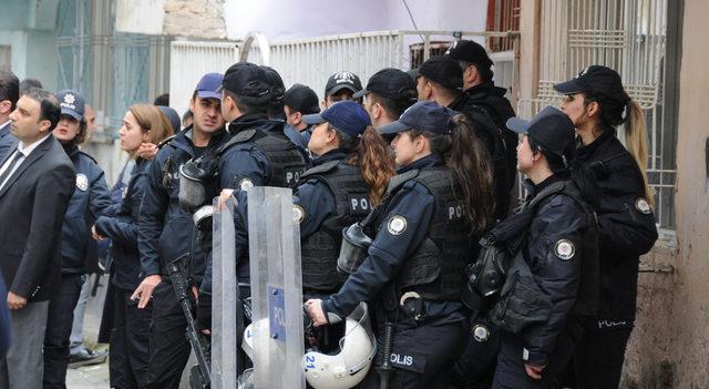 Diyarbakır'da yıkım kararı verilen bina boşaltıldı