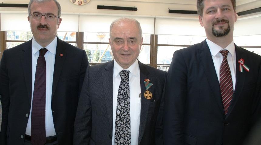 K&uuml;tahyalı İşadamı G&uuml;ral&rsquo;a, Macaristan Cumhurbaşkanlarından iki altın madalya