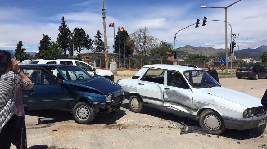 Adana&rsquo;da trafik kazası: 3 yaralı