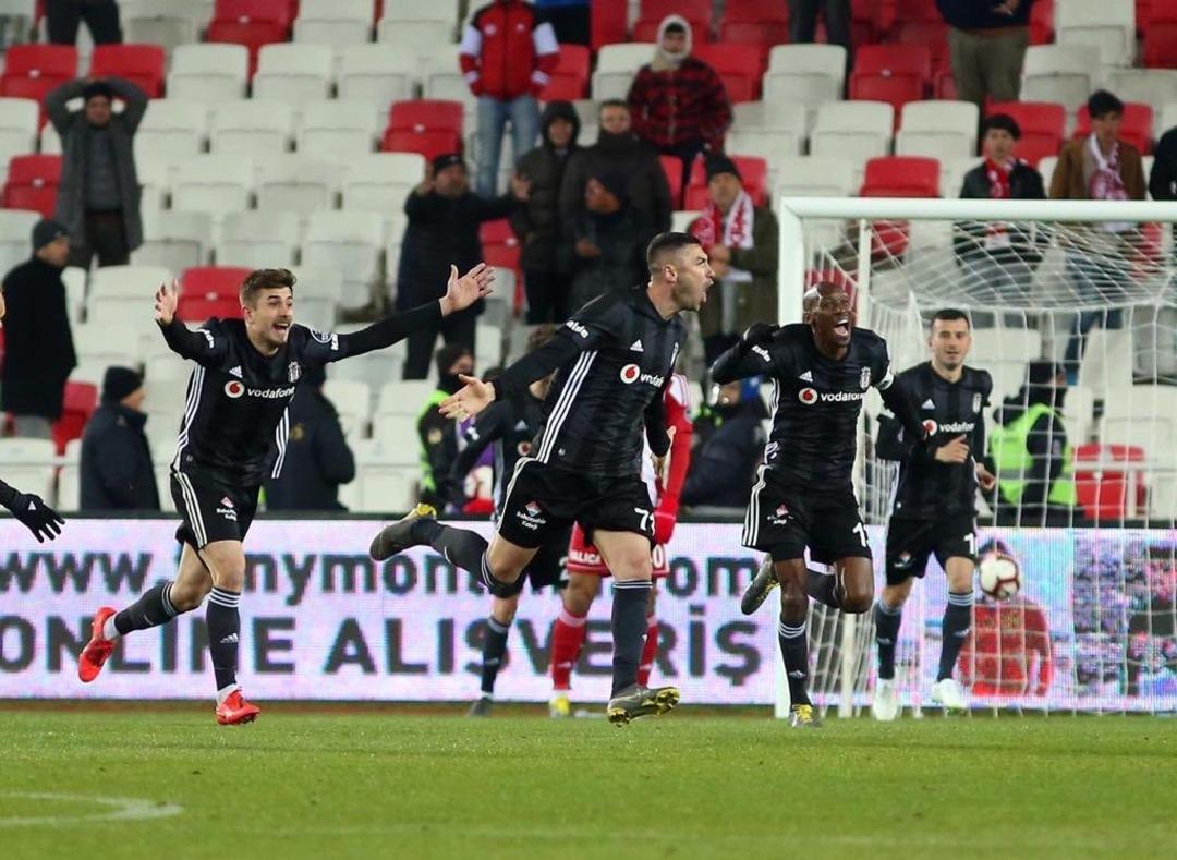 Burak Yılmaz'ın Sivasspor'a attığı gol sosyal medyayı salladı!