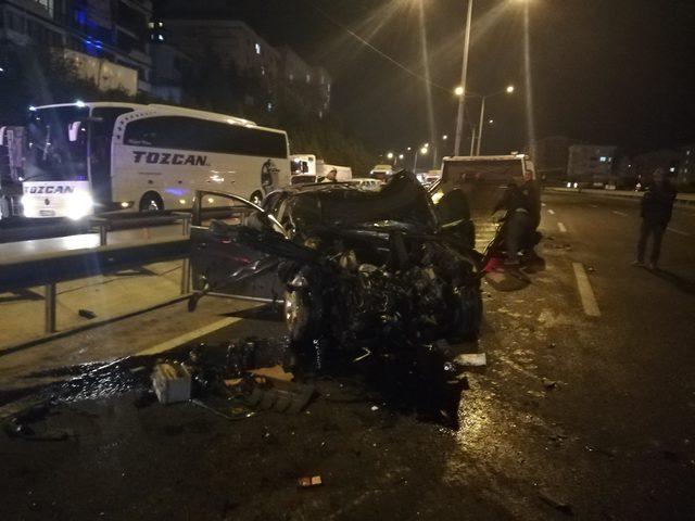 Bariyerlere çarpan araç takla attı, panikleyen sürücü de kaza yaptı: 4 yaralı