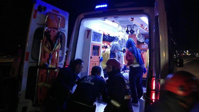 Bariyerlere çarpan araç takla attı, panikleyen sürücü de kaza yaptı: 4 yaralı