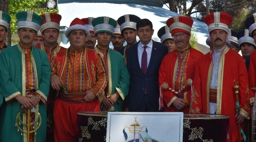 Başkan &Ouml;zcan mehter takımını ziyaret etti